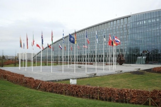  這是2月15日在比利時布魯塞爾拍攝的北約總部一角。為期一天的北約成員國國防部長會議15日在比利時首都布魯塞爾結(jié)束。會議就加強北約的威懾和防御以及對烏克蘭的支持等問題展開討論。新華社記者趙丁喆攝