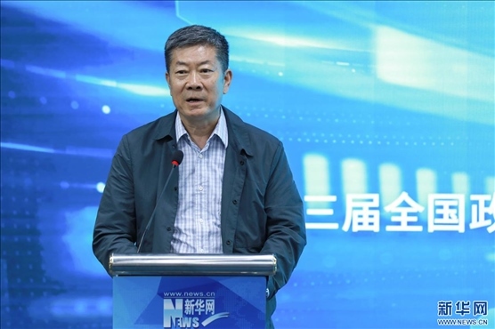 中國(guó)版權(quán)協(xié)會(huì)理事長(zhǎng)、第十三屆全國(guó)政協(xié)文化文史和學(xué)習(xí)委員會(huì)副主任、新聞出版總署原副署長(zhǎng)、國(guó)家版權(quán)局原副局長(zhǎng)閻曉宏現(xiàn)場(chǎng)致辭