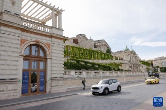 這是7月1日在匈牙利布達(dá)佩斯拍攝的匈牙利作為歐盟輪值主席國舉辦系列活動(dòng)的場地外景。新華社發(fā)（弗爾季·奧蒂洛攝）