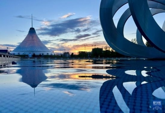 這是7月1日在哈薩克斯坦首都阿斯塔納拍攝的“可汗之帳”購物中心。新華社記者 岳月偉 攝