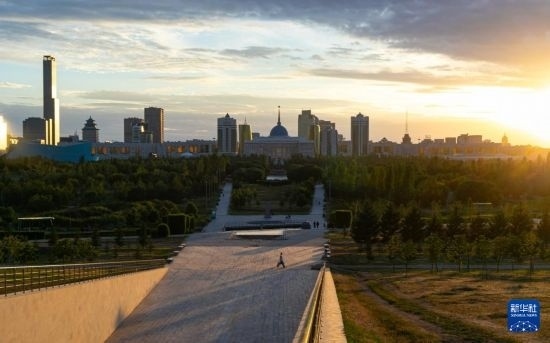 這是7月2日拍攝的哈薩克斯坦首都阿斯塔納的天際線。新華社記者 白雪騏 攝