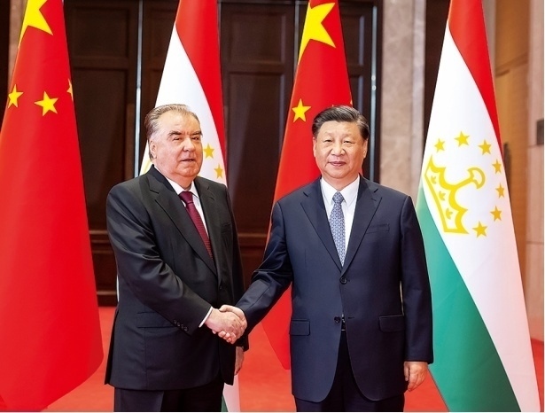 2023年5月，國家主席習(xí)近平在西安同來華出席中國—中亞峰會并進(jìn)行國事訪問的塔吉克斯坦總統(tǒng)拉赫蒙會談。新華社記者 丁海濤 攝