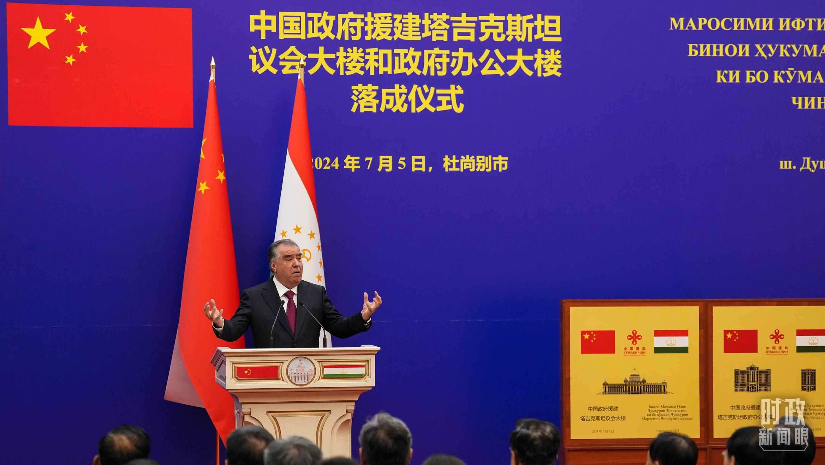 △拉赫蒙總統(tǒng)在落成儀式現(xiàn)場。（總臺記者李晉拍攝）