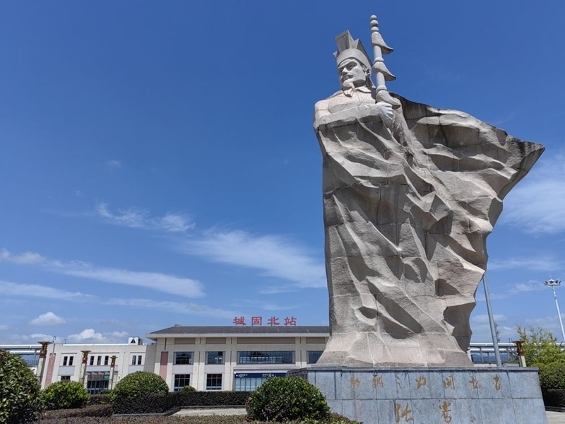 張騫雕塑。新華社記者 孫正好 攝