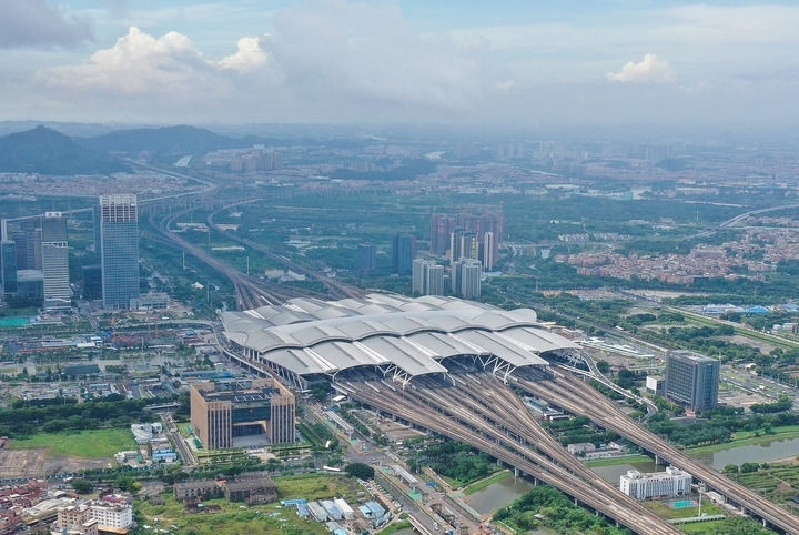 這是2024年6月23日拍攝的廣州南站（無(wú)人機(jī)照片）。新華社記者 劉大偉 攝