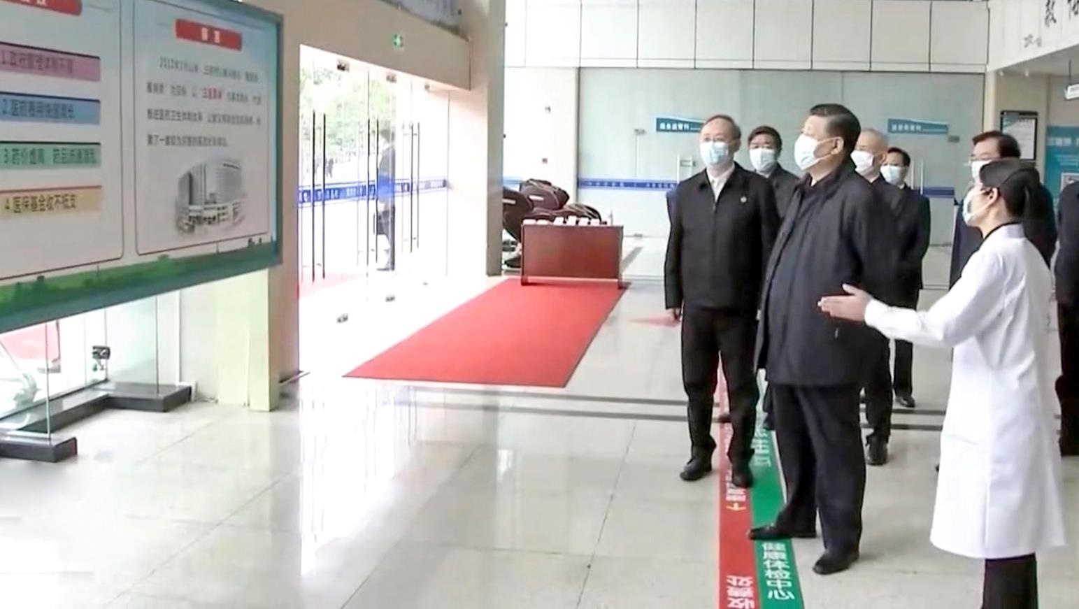 △2021年3月23日，習(xí)近平總書記在福建三明沙縣總醫(yī)院住院樓一層大廳，聽取醫(yī)改情況介紹。