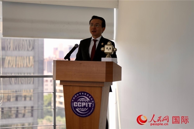 中國(guó)駐墨西哥大使張潤(rùn)發(fā)表講話。人民網(wǎng) 埃內(nèi)斯托·多明戈斯攝