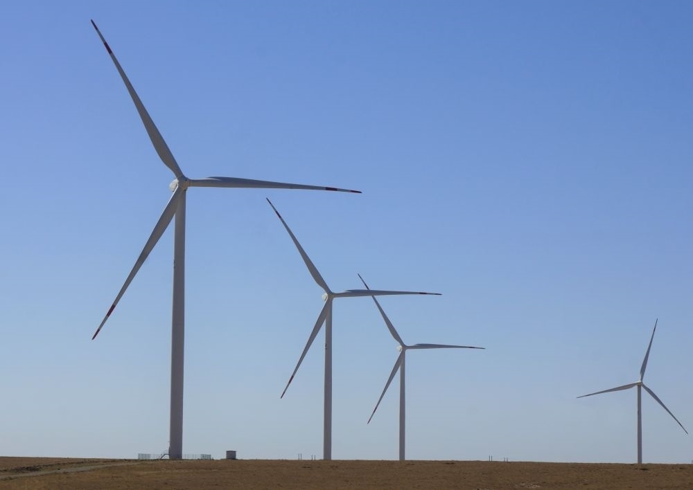 這是中哈合作的哈薩克斯坦札納塔斯100兆瓦風(fēng)電項(xiàng)目（2022年9月13日攝）。新華社發(fā)（德米特里·瓦西連科 攝）