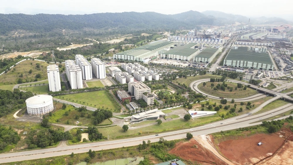 這是2024年6月13日在馬來西亞彭亨州拍攝的馬中關(guān)丹產(chǎn)業(yè)園（無人機(jī)照片）。新華社記者 程一恒 攝