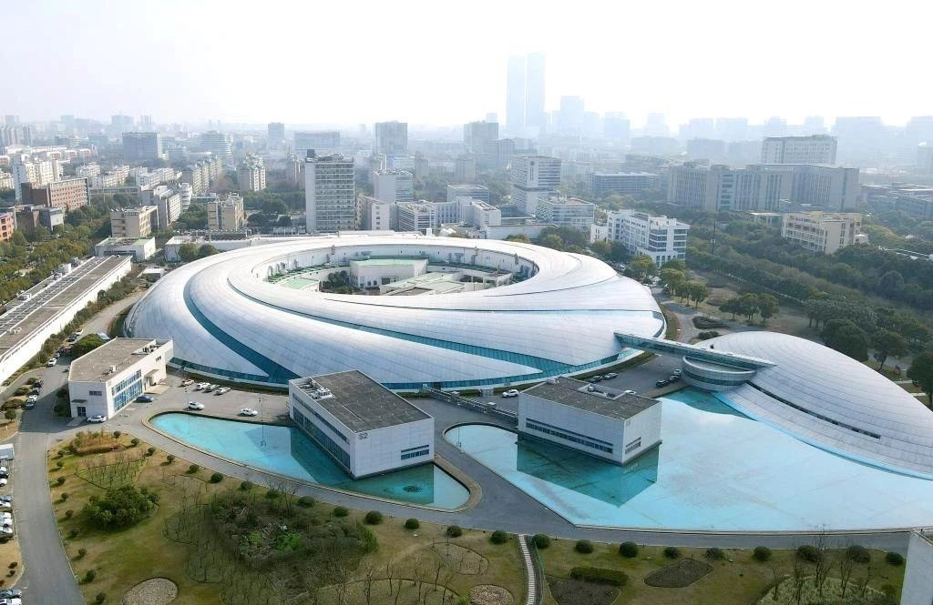 從一扇“門”、一座“城”、兩張“網(wǎng)”，看浦東新區(qū)改革常新