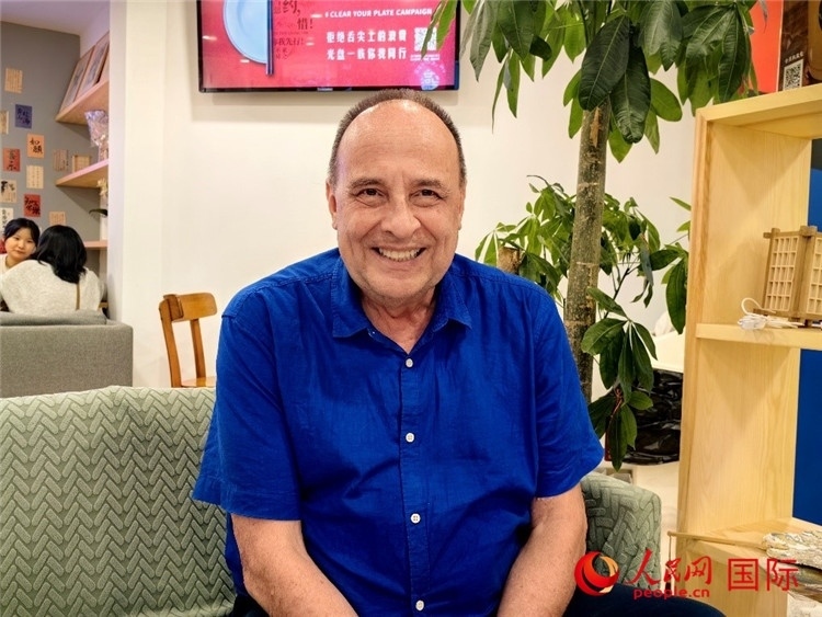 巴西坎皮納斯州立大學文學院資深教授弗朗西斯科·福特·哈德曼接受人民網(wǎng)專訪。人民網(wǎng)記者 符園園攝