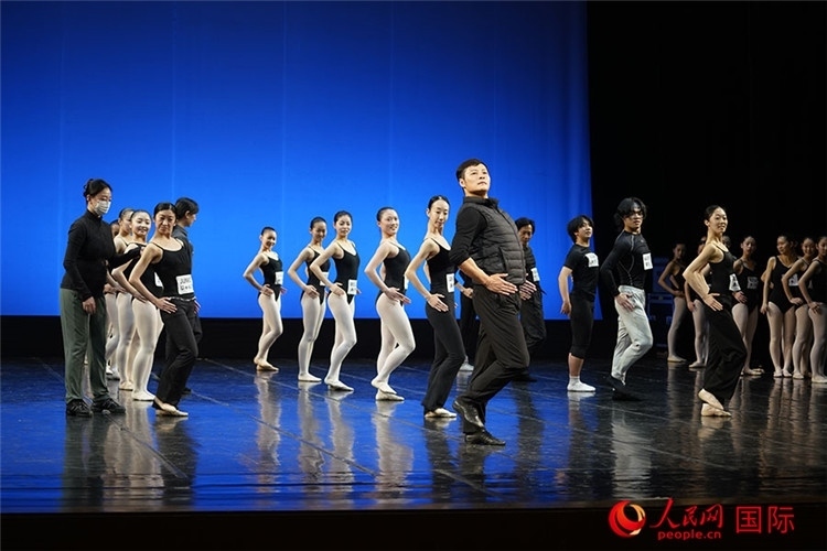 3月26日，松山芭蕾舞團(tuán)青年代表團(tuán)成員在中央芭蕾舞團(tuán)交流學(xué)習(xí)。人民網(wǎng)記者 張麗婭攝