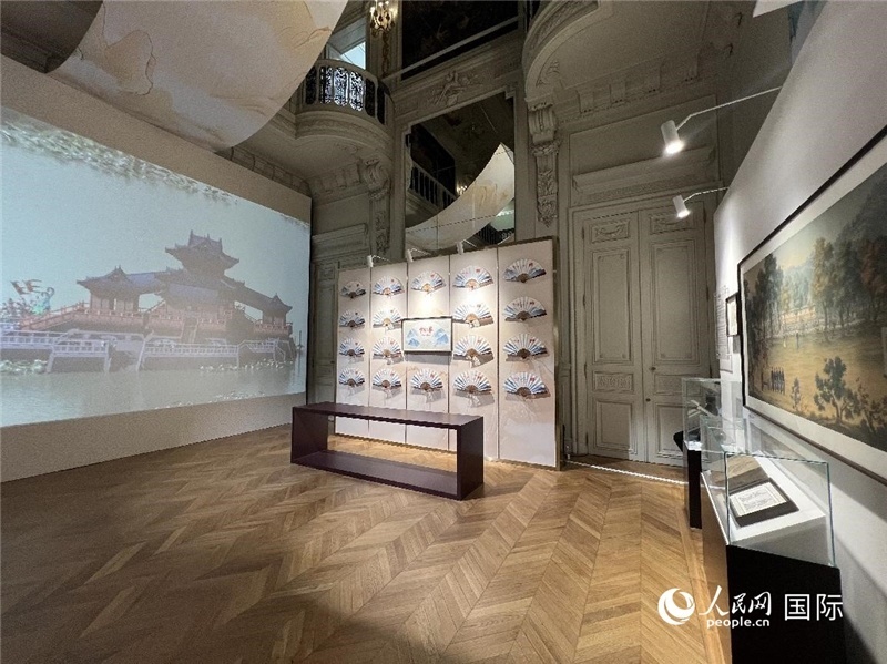 中國(guó)風(fēng)與法國(guó)經(jīng)典建筑相互融合。 人民網(wǎng)記者 何蒨攝