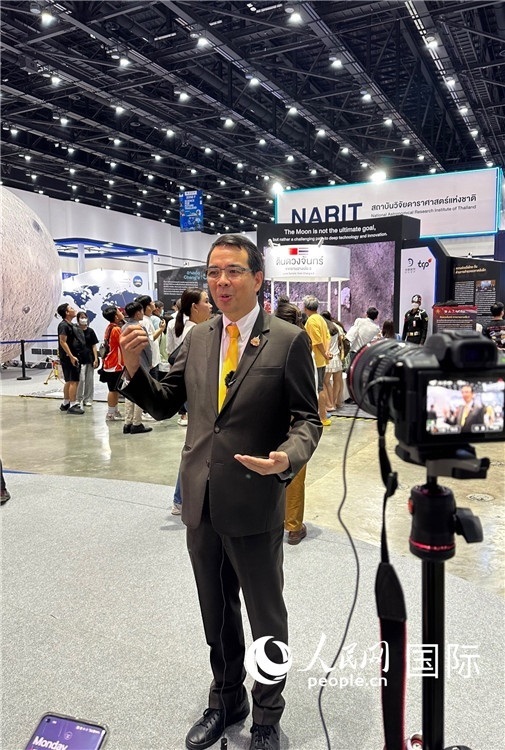 泰國國家天文研究所所長薩蘭接受采訪。人民網(wǎng)記者簡承淵攝