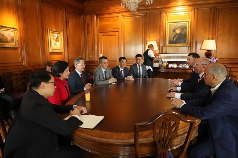 愛丁堡市政廳會見現(xiàn)場。中國駐英國使館供圖