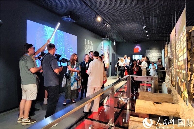 金磚國(guó)家城市主題攝影展現(xiàn)場(chǎng)。人民網(wǎng)記者 于宏建攝