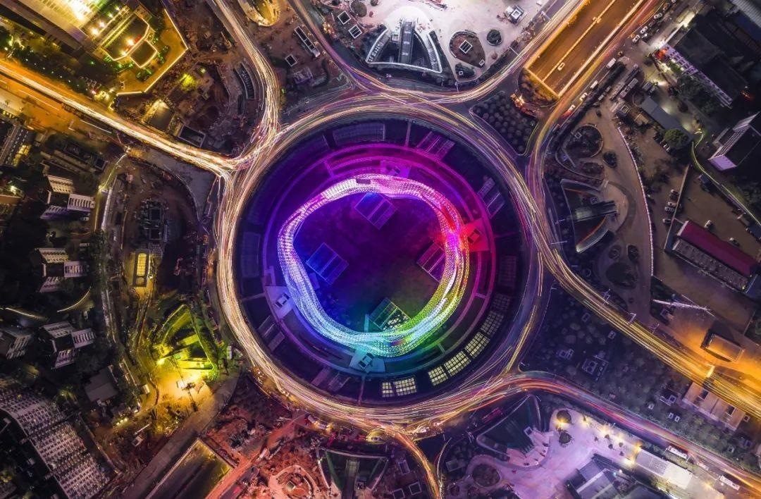 △武漢光谷正發(fā)展成為全國(guó)最大的光電子信息產(chǎn)業(yè)集群。