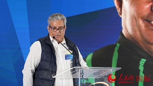 茨瓦尼市市長委員會成員漢內(nèi)斯·科茲致辭。人民網(wǎng) 張茜攝