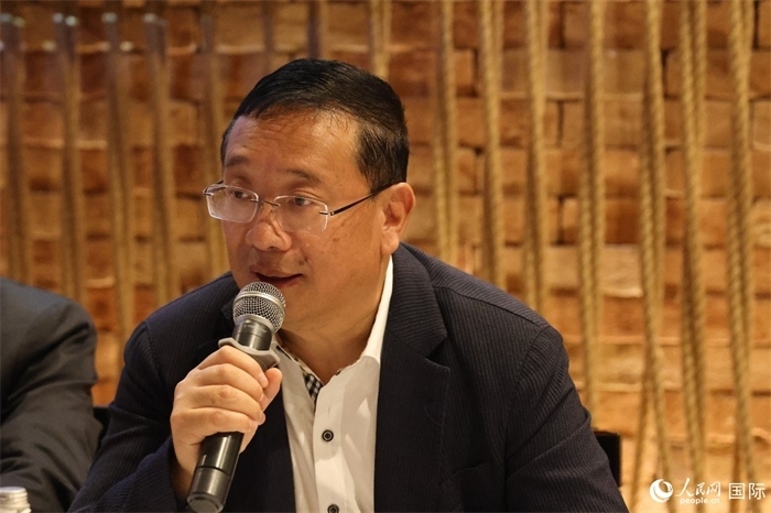 巴西文協(xié)主席上官建峰在座談會上致辭。人民網(wǎng)記者 陳海琪攝