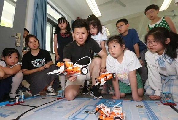 暑托班智能小車課。