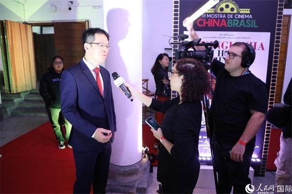 第三屆中國－巴西電影展主辦方巴西康橋博智文化傳媒公司總經(jīng)理陳翔廣在接受媒體采訪時表示，希望通過中巴電影展這個平臺促進兩國文化交流，把更多的中國影視作品引進巴西。人民網(wǎng)記者 陳一鳴攝