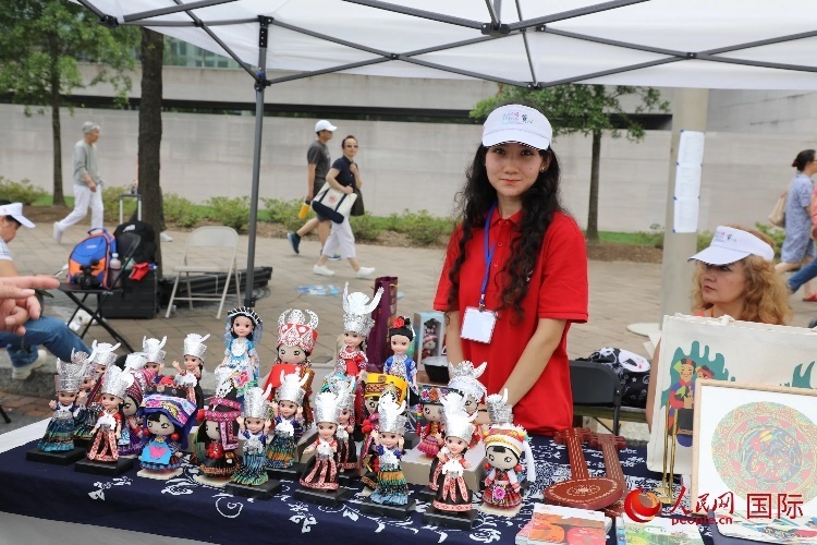 在今年活動(dòng)上，貴州代表團(tuán)設(shè)立的貴州非遺文化、“村BA”文創(chuàng)、貴州茶文化等展區(qū)。人民網(wǎng)記者 李志偉攝