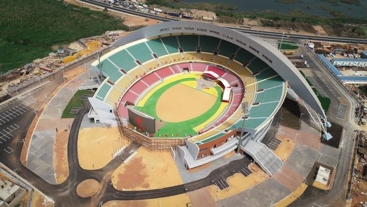 這是2018年7月18日在塞內(nèi)加爾首都達(dá)喀爾航拍的中國援建的塞內(nèi)加爾競技摔跤場。新華社記者 呂帥 攝