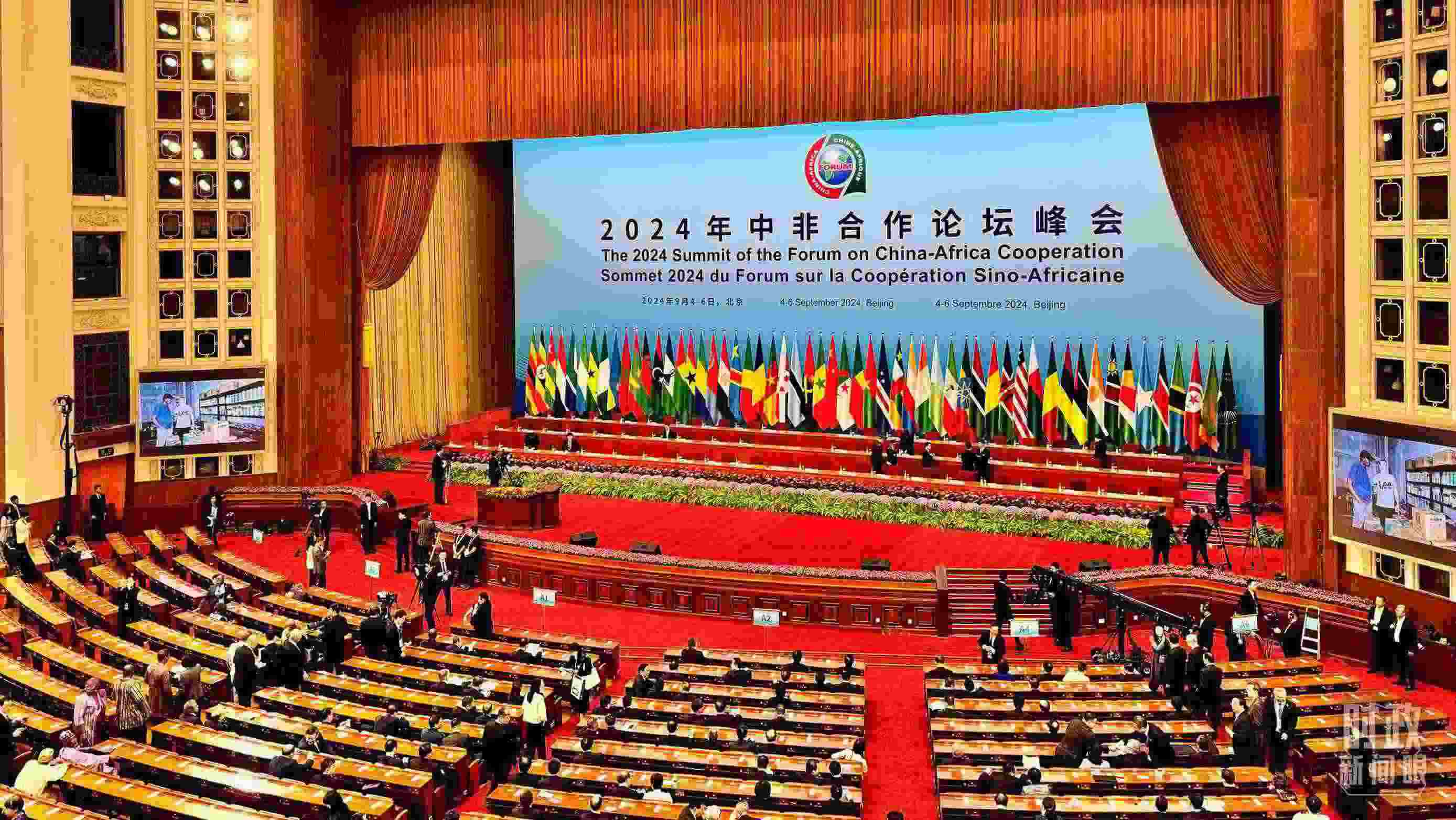  △9月5日上午，中非合作論壇北京峰會(huì)開(kāi)幕式在北京人民大會(huì)堂舉行。這是開(kāi)始前的現(xiàn)場(chǎng)。（總臺(tái)央視記者李增仁拍攝）