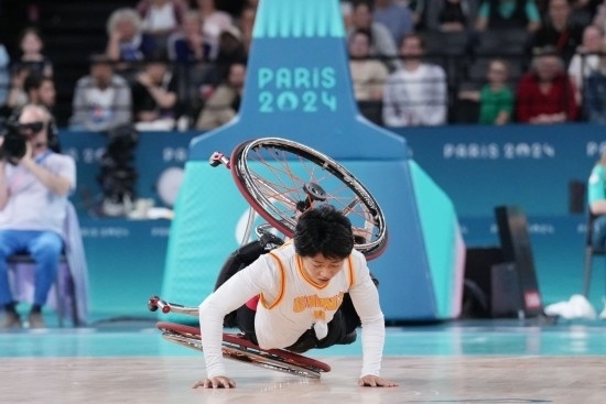 巴黎殘奧會｜“撞車、摔倒，我們都習慣了”