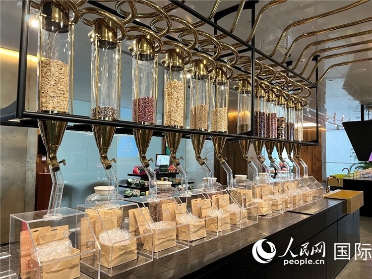 3.展示區(qū)展示的24節(jié)氣養(yǎng)生茶。（人民網(wǎng)記者陳思 攝）