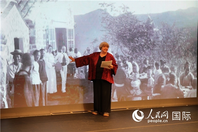 2、美國“鼓嶺之友”代表穆言靈講述友好故事。 人民網(wǎng)記者 李志偉攝