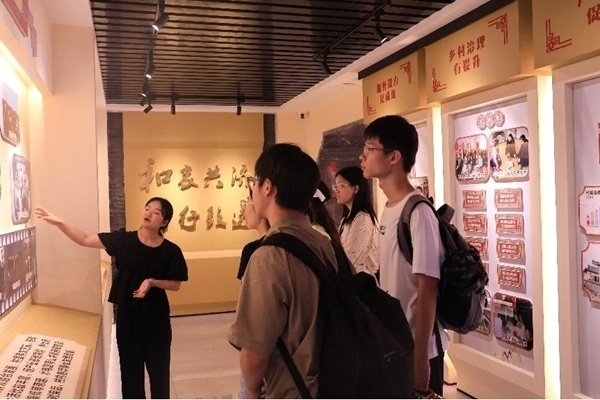 中央民族大學與中國人民大學聯(lián)合開展“大國邊疆”實踐調(diào)研活動。校方供圖
