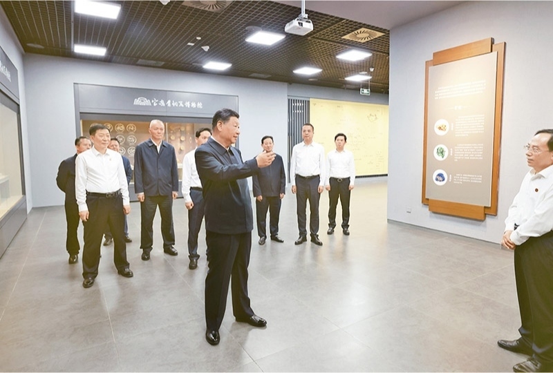 2024年9月10日，中共中央總書記、國(guó)家主席、中央軍委主席習(xí)近平在前往甘肅考察途中，來(lái)到陜西省寶雞市參觀寶雞青銅器博物院。 新華社記者 王曄/攝
