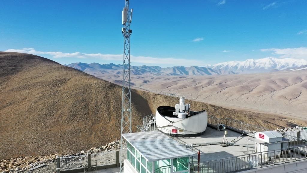 正在運行的塔縣星地激光通信地面站。（中國科學(xué)院空天信息創(chuàng)新研究院供圖）