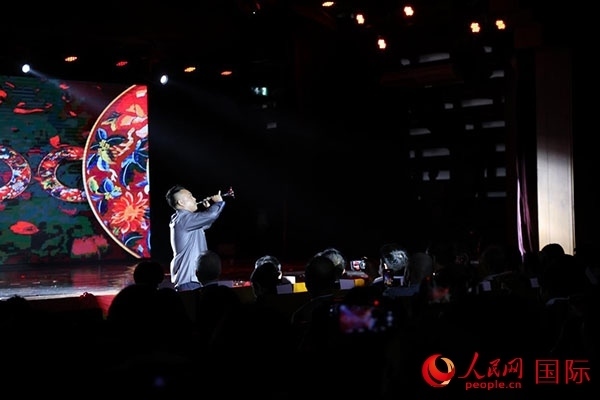 演出現(xiàn)場(chǎng)，演員帶來(lái)嗩吶獨(dú)奏《看秧歌》。人民網(wǎng)記者 楊一攝