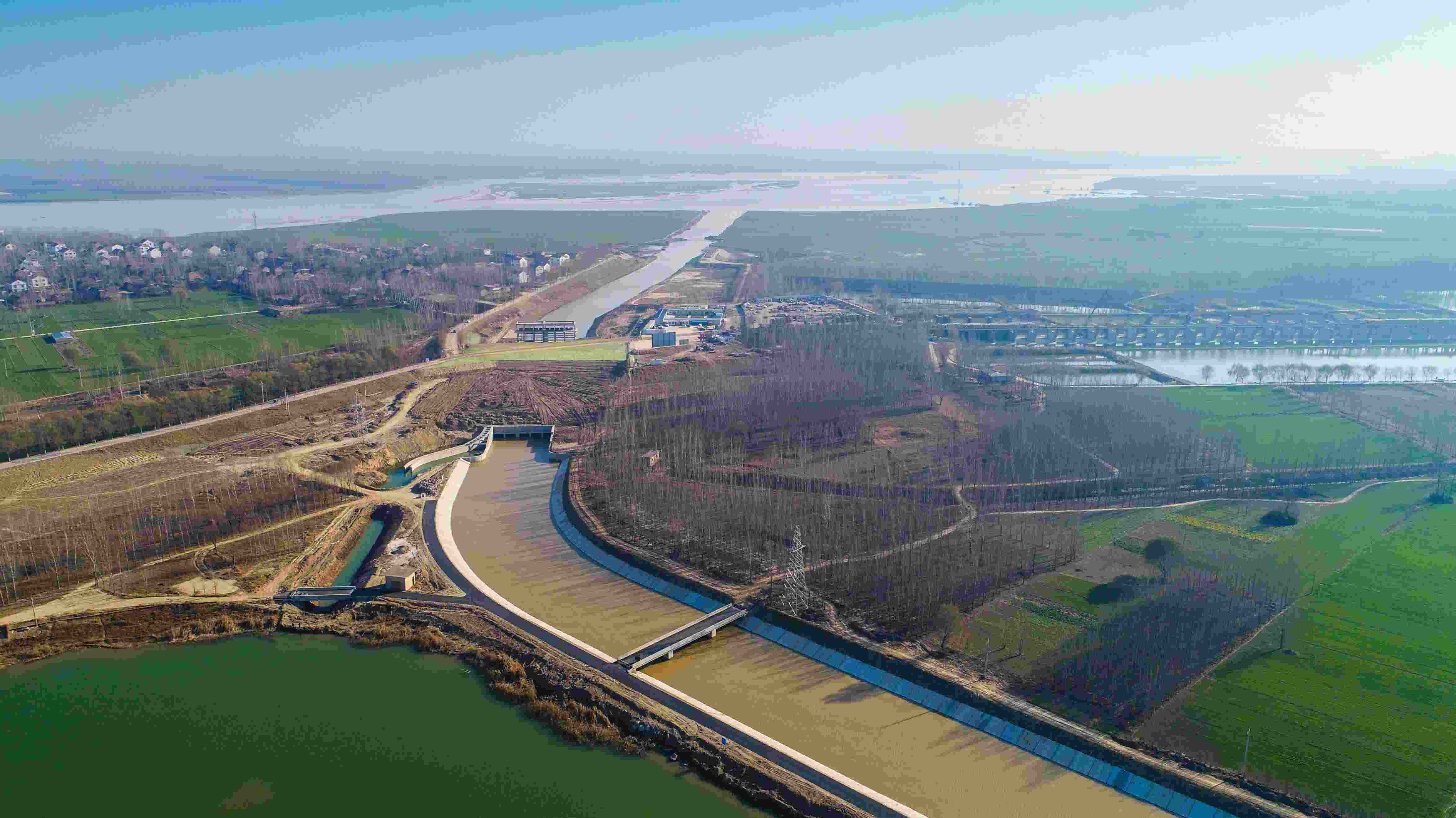 實(shí)施引黃入冀調(diào)水，助力華北地下水超采綜合治理和白洋淀生態(tài)環(huán)境修復(fù)。水利部水資源局供圖