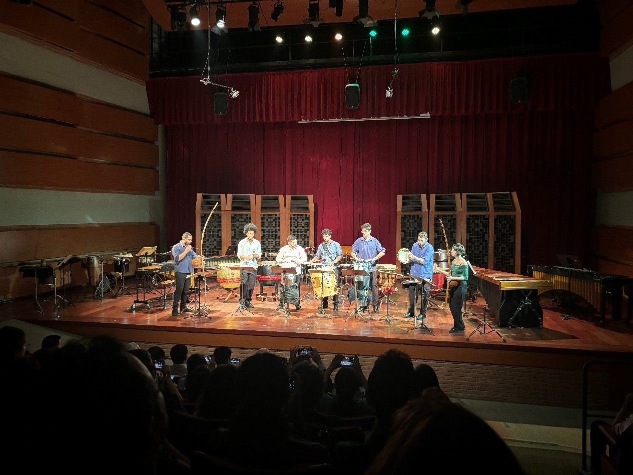 圣保羅州立大學(xué)藝術(shù)學(xué)院打擊樂團(tuán)在活動(dòng)上表演精彩的節(jié)目。 圣保羅州立大學(xué)孔子學(xué)院供圖