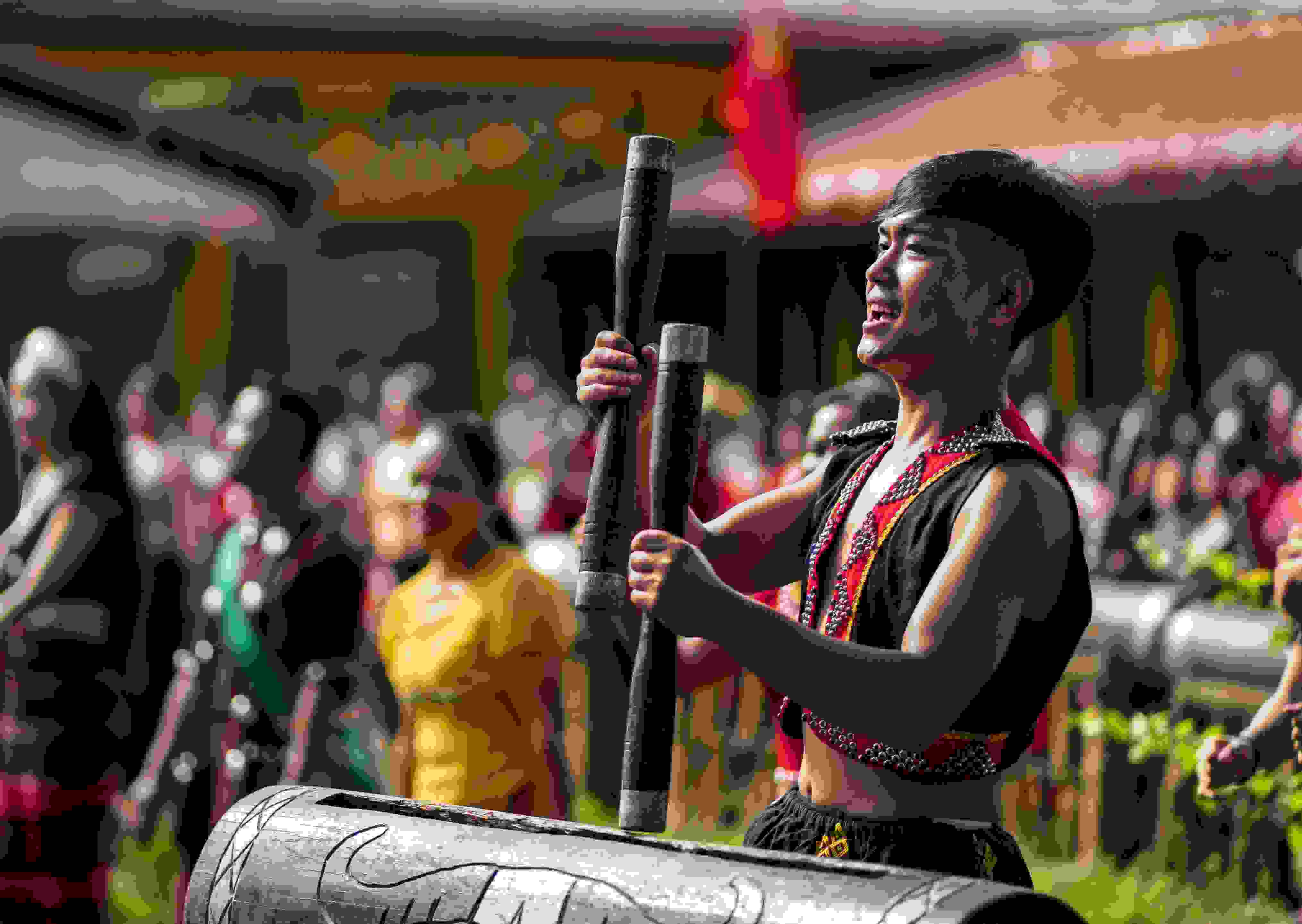 云南省滄源縣班洪鄉(xiāng)班洪村的佤族群眾唱響《阿佤人民唱新歌》(2021年8月20日攝)。