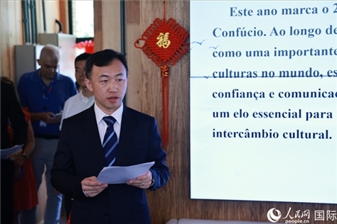 中國(guó)駐里約總領(lǐng)館副總領(lǐng)事王海濤在活動(dòng)現(xiàn)場(chǎng)致辭。人民網(wǎng)記者 陳海琪攝