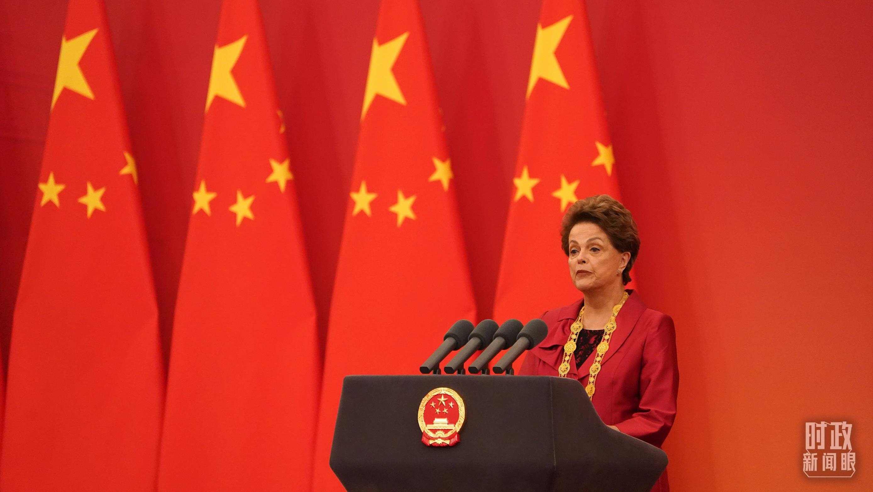 “友誼勛章”獲得者迪爾瑪·羅塞芙在頒授儀式上發(fā)言。（總臺(tái)記者李晉拍攝）