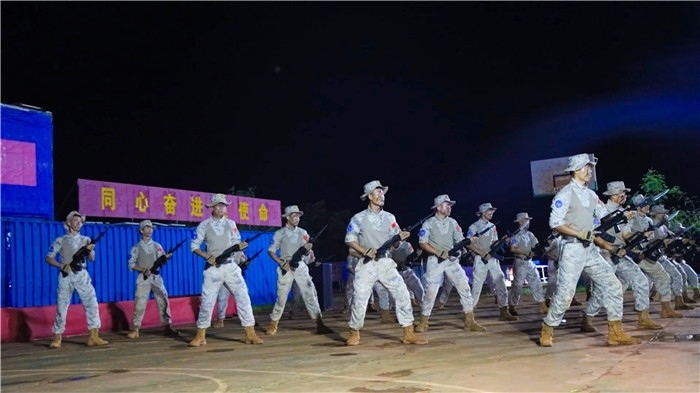 刺殺操展示氣勢沖天。孫千攝