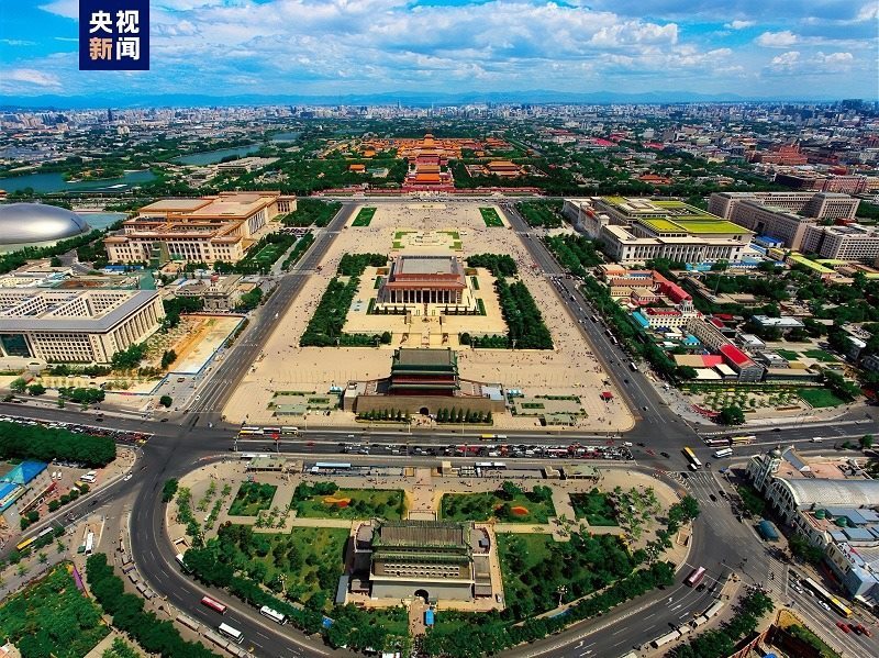 △全長7.8公里的北京中軸線上，分布有鐘鼓樓、景山、故宮等15處遺產(chǎn)構成要素。