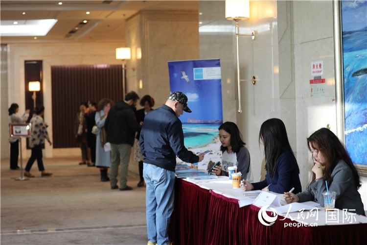 活動現(xiàn)場簽到 （人民網 殷韜攝）