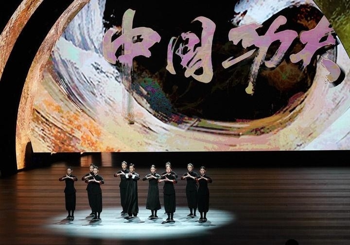 2024年9月19日，演職人員在北京文化論壇專場(chǎng)文藝演出中表演舞劇《詠春》。