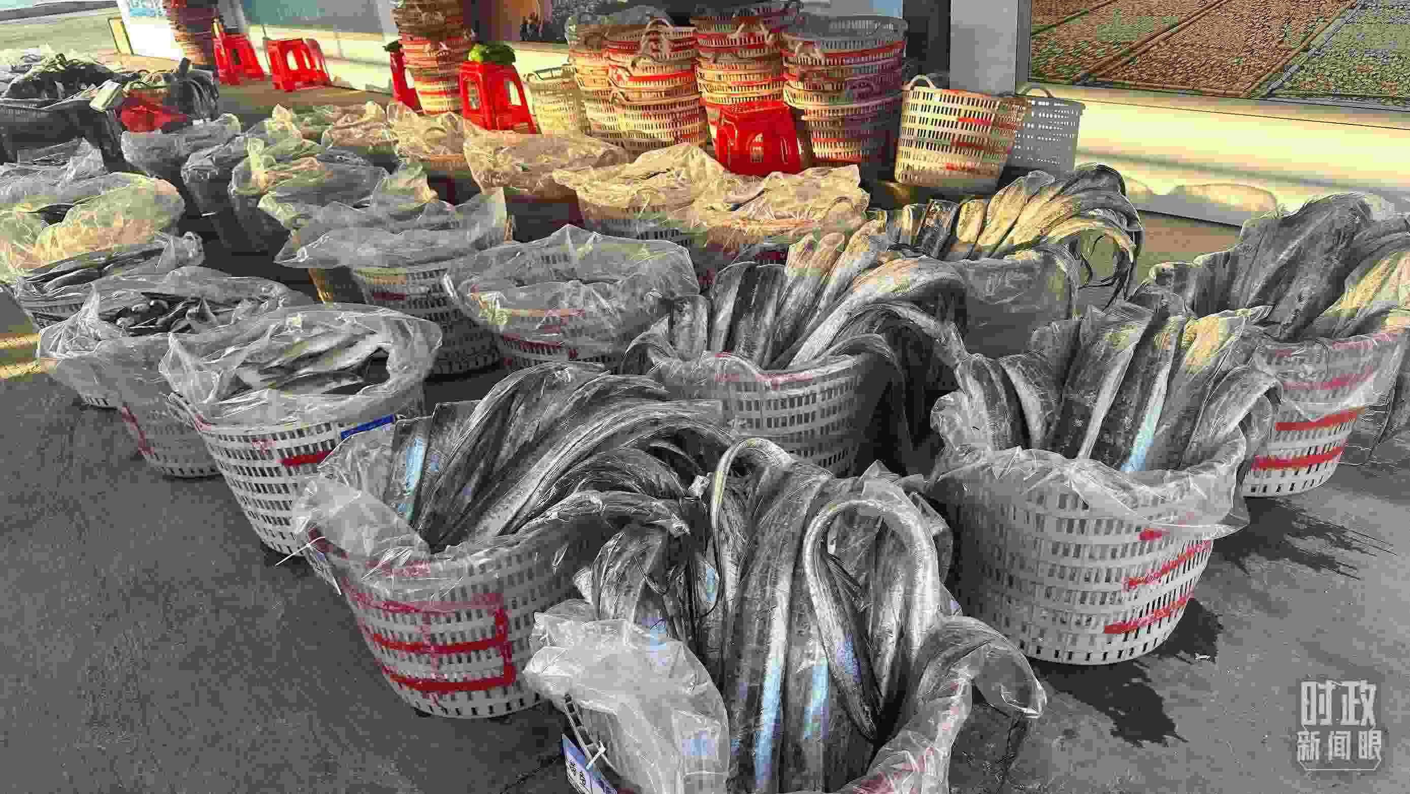 △澳角村的海產(chǎn)品。（總臺(tái)央視記者覃思拍攝）