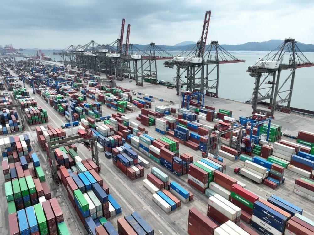 這是中國（福建）自由貿(mào)易試驗區(qū)廈門片區(qū)內(nèi)的廈門遠海碼頭（2024年9月5日攝）。