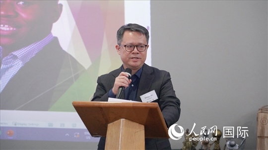 中國駐南非使館經商處參贊邱忠義發(fā)言。 人民網 張茜攝