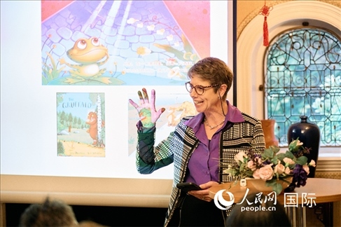 英國(guó)筷子俱樂(lè)部“接觸中國(guó)”項(xiàng)目聯(lián)合負(fù)責(zé)人童海珍致辭 楊浩鵬攝