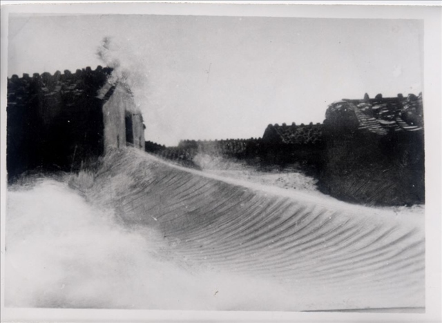 昔日的東山島風(fēng)沙掩埋部分村民村舍（資料照片）。