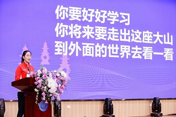 王麗萍進行主題宣講。主辦方供圖